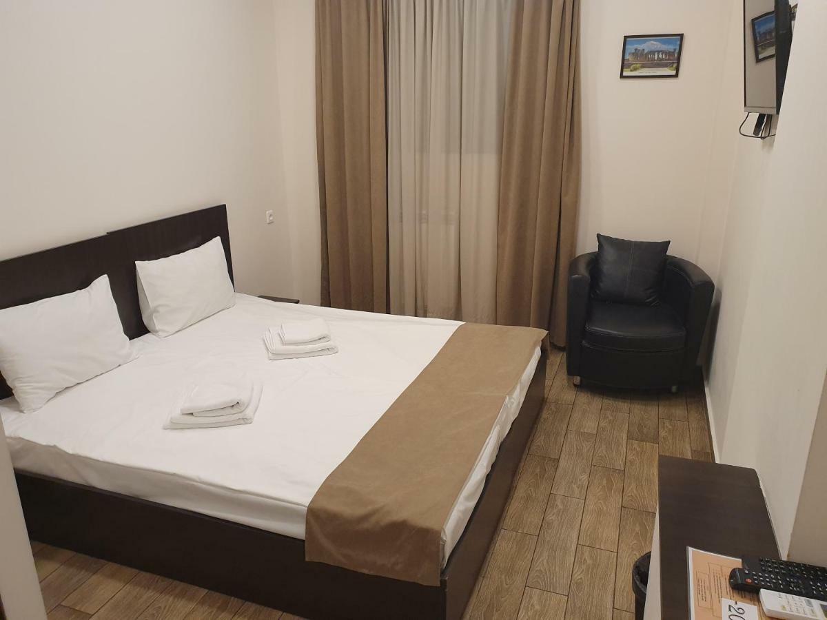5 Rooms Mini-Hotel & Tours Yerevan Exterior foto