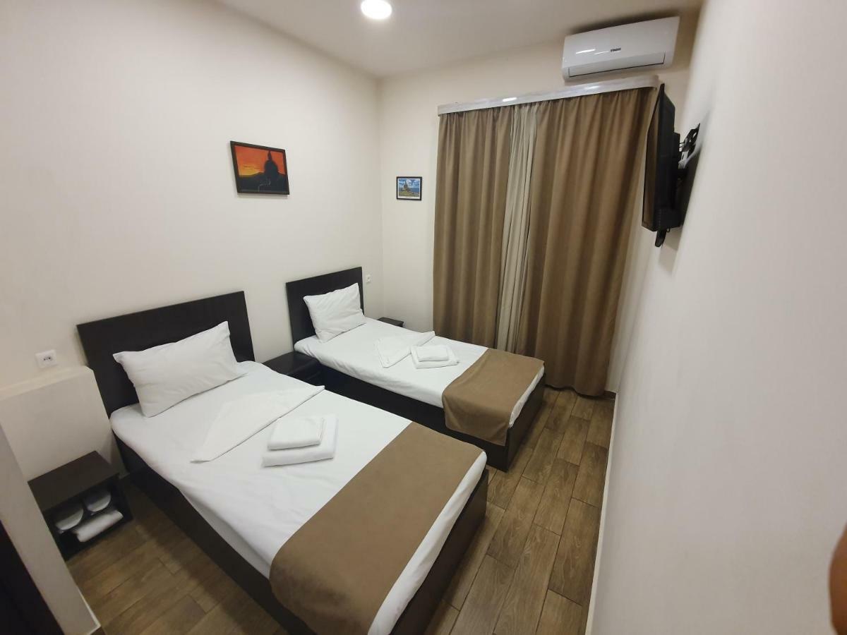 5 Rooms Mini-Hotel & Tours Yerevan Exterior foto
